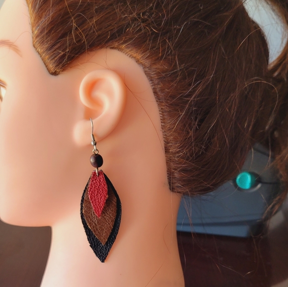 Handmade genuine leaf earrings - Picture 1 of 6